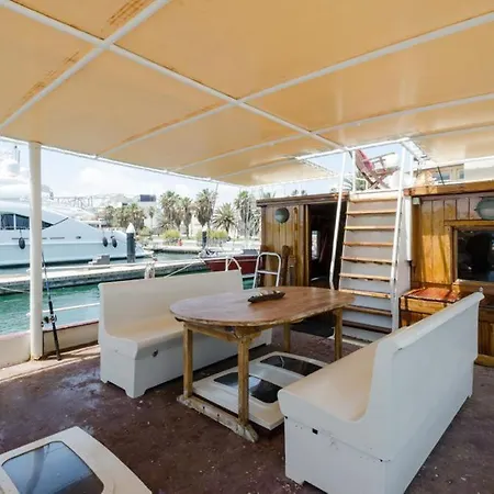 Unic Boat In Old Harbour Hotel en barco *